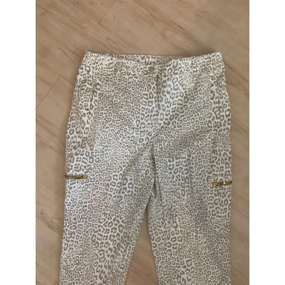 CHICO'S Ankle Length Capri Pant Animal Print Gray White Cropped
